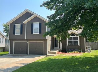 233 NE Nightshade Ave, Lees Summit, MO 64086