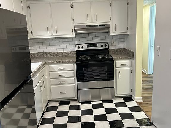 4th image of 515 Basswood Ave #80