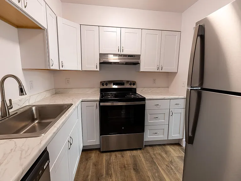 237 S Elm St #A — Photo 4