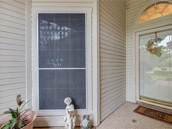 3rd image of 10504 Sierra West Dr