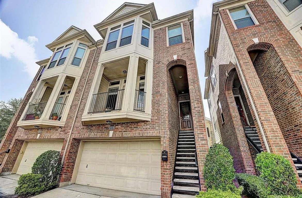 3 bed, 3.5 bath, 2274 sqft, $2,600 — Photo 1
