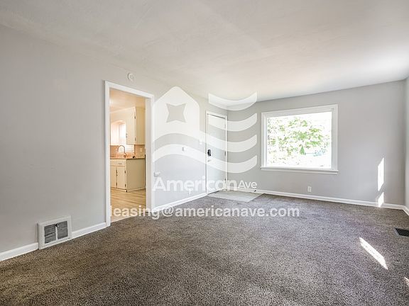 1066445_004_living_room_13983829.jpg