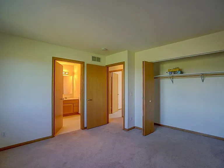 236 Harbour Town Dr — Photo 7