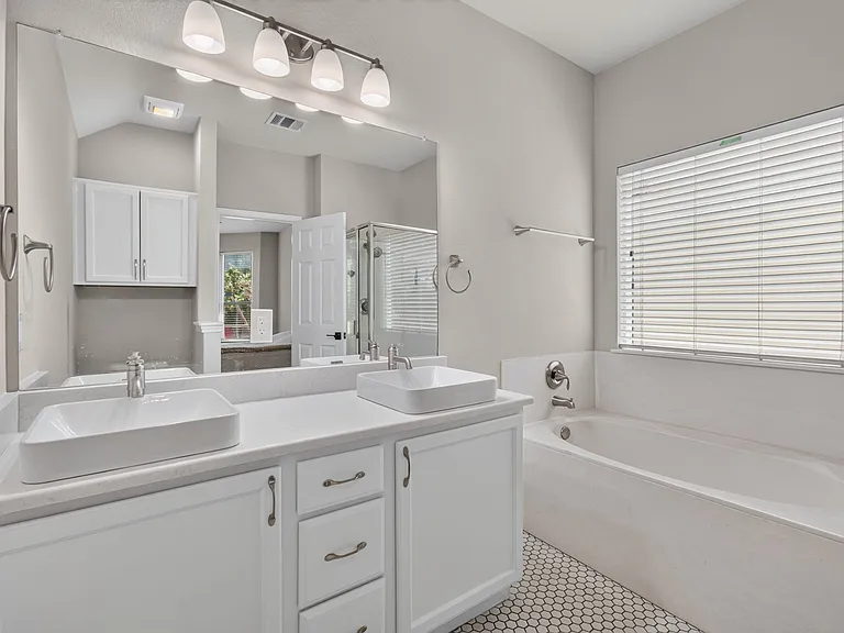 937 Lauren St — Photo 12