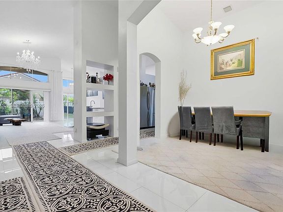 5th image of 1010 SW 191st Ter
