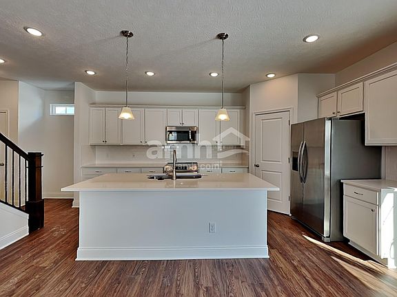 5th image of 802 Castor Dr