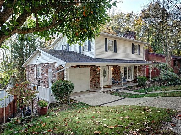 3rd image of 1312 Summit Dr