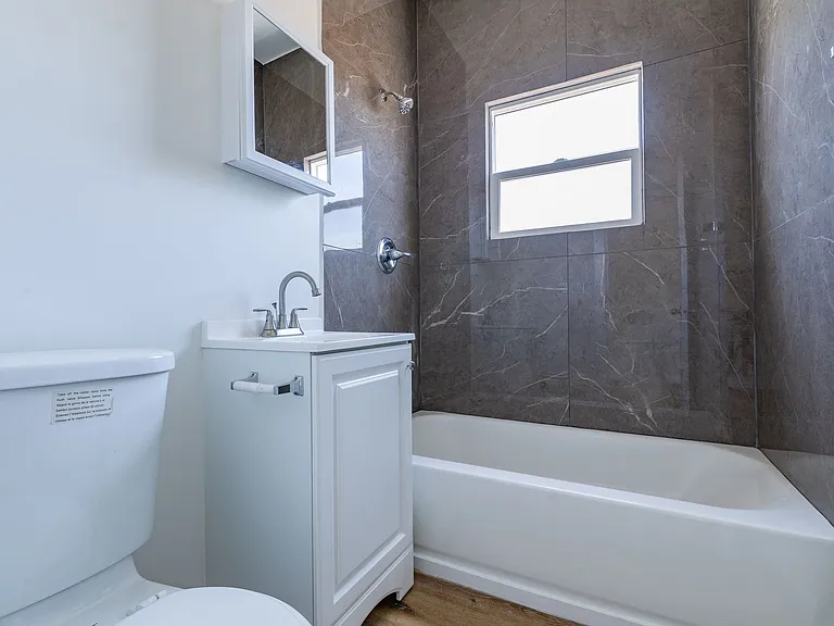 South Kenmore Apartments — Photo 18