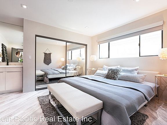 5th image of 955 N Oxford Ave #6