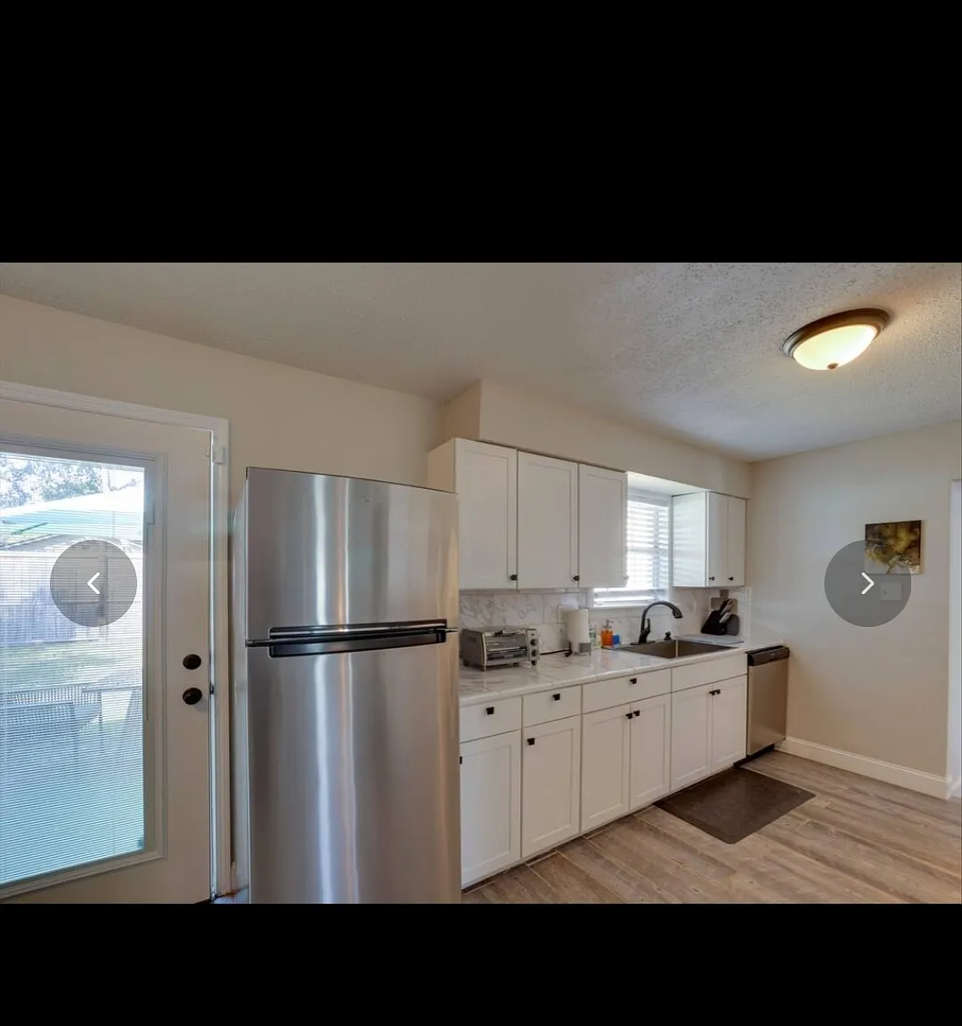 4 bed, $3,650 — Photo 1