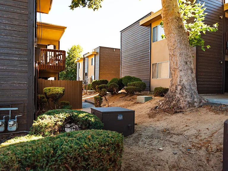 Fairway Park Manor — Photo 9