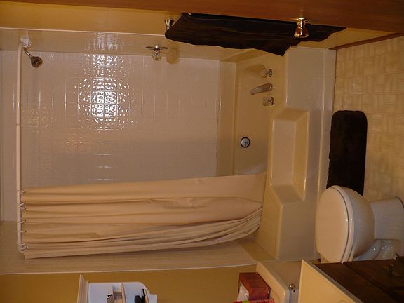 Bathroom with Garden tub