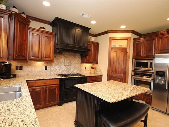 3rd image of 6201 S 58th St
