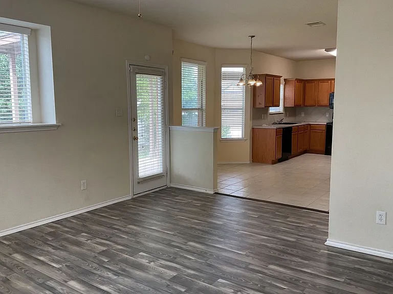 4302 Cessnock Dr — Photo 6