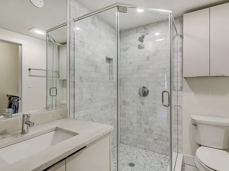 1Bed - Bathroom