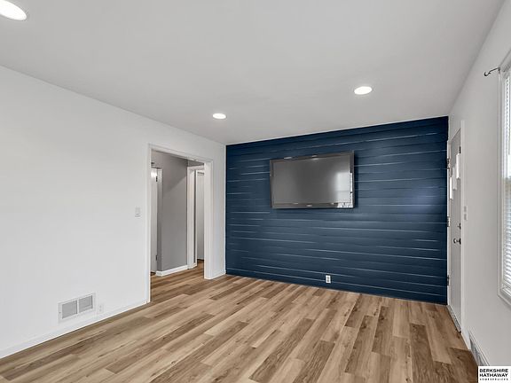 3rd image of 7710 Maywood St