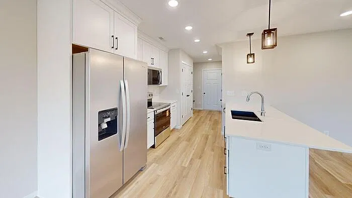 3 bed, 2.5 bath, 1619 sqft, $2,500 — Photo 2