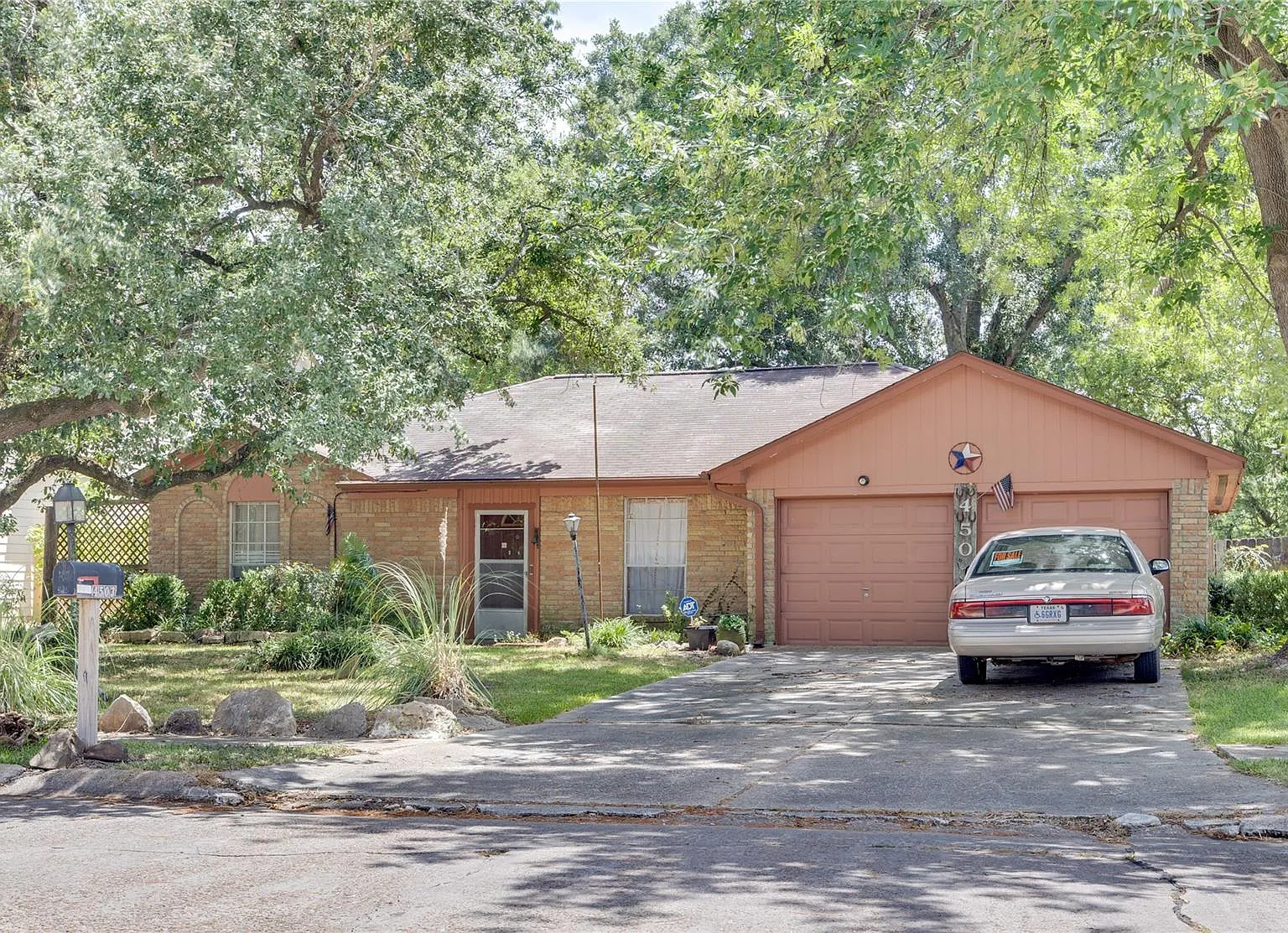 3 bed, 2.0 bath, 1733 sqft, $1,600 — Photo 1