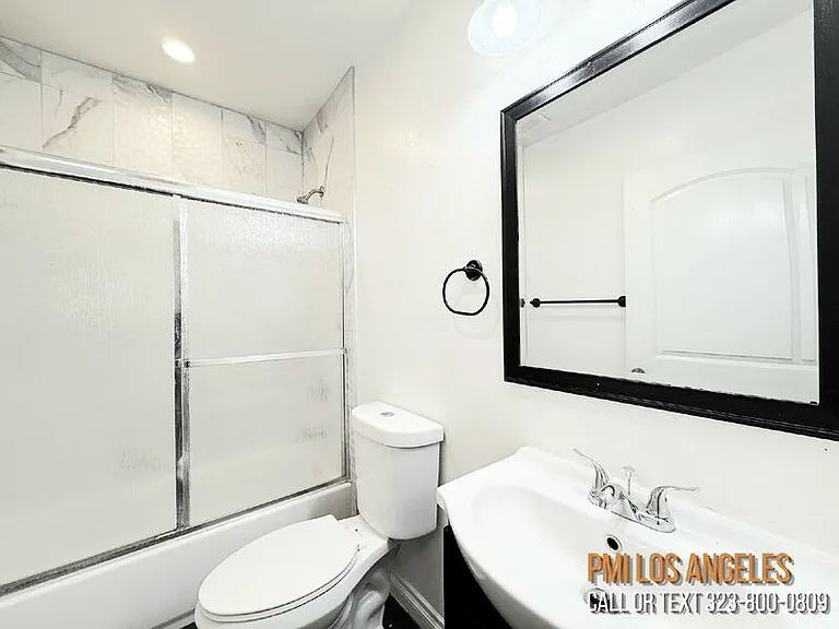 114 W 50th St — Photo 9