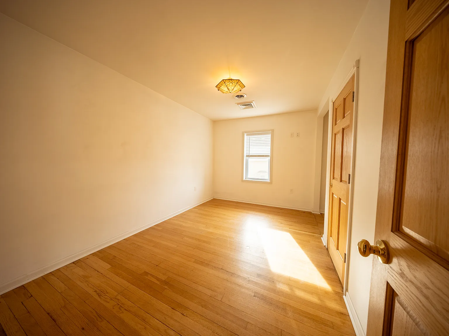 2 bed, 850 sqft, $1,550 — Photo 3
