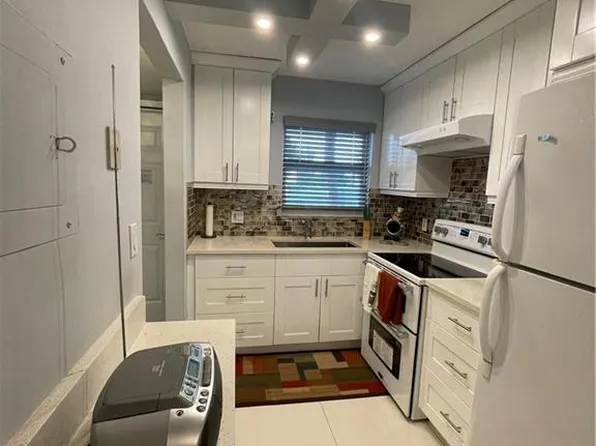 200 Forest Lakes BLVD #110, NAPLES, FL 34105