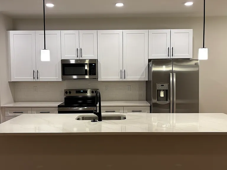 4817 Victoria Ave — Photo 3