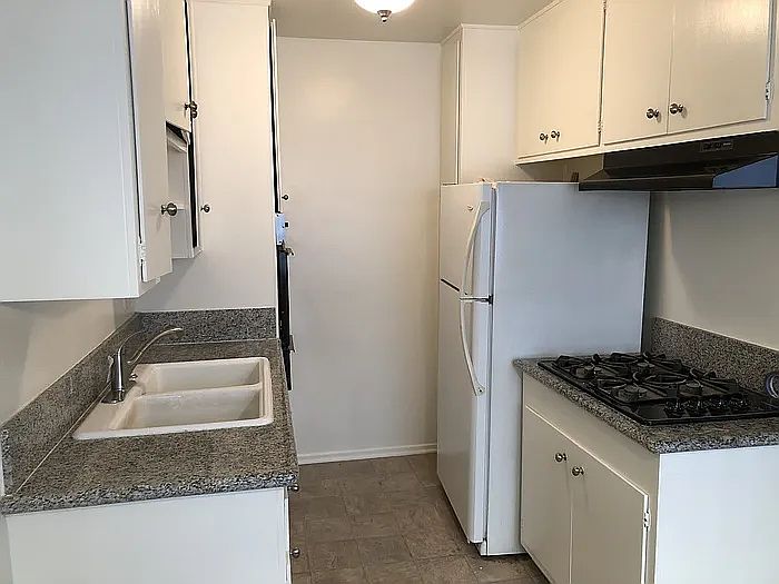 1st image of 714 N West Knoll Dr APT 4