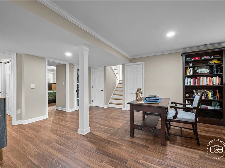 325 Hemlock Ln — Photo 17
