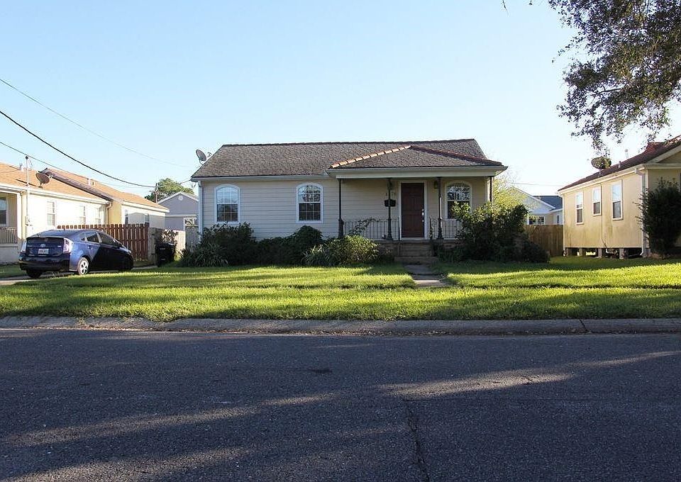 1st image of 1476 Athis St