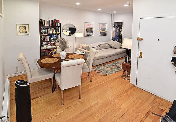 3rd image of 526 E 6th St #3