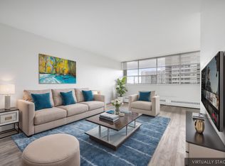65 Thorncliffe Park Dr #1015, Toronto, ON M4H1L2
