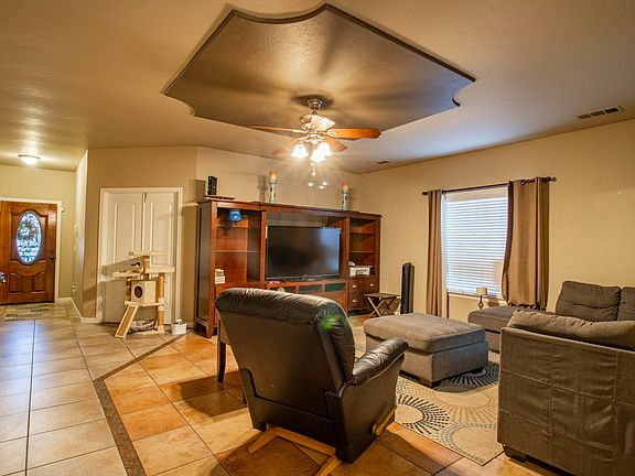 5th image of 3002 E Pershing Ct