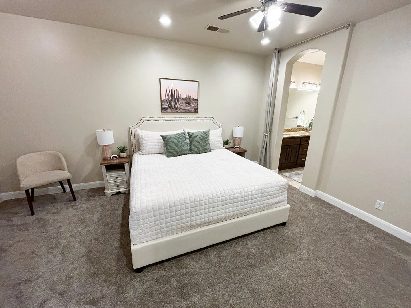 Beautiful Home Centrally Located in Southern Utah — Photo 3