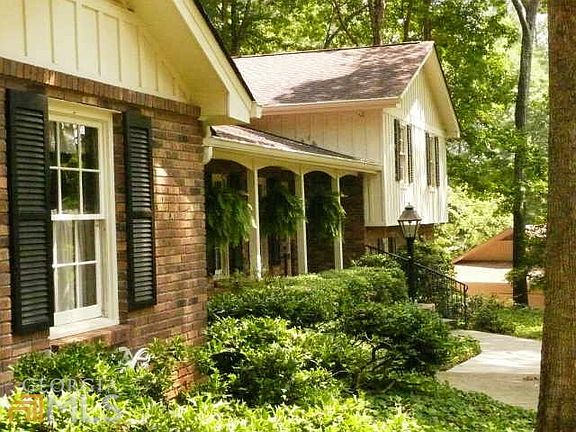2nd image of 301 Black Kettle Ln