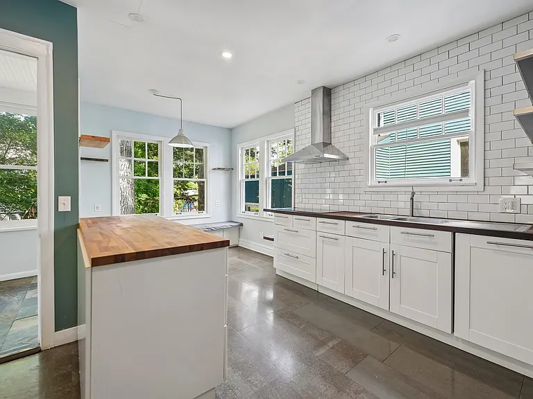 246 Maple Ave — Photo 10