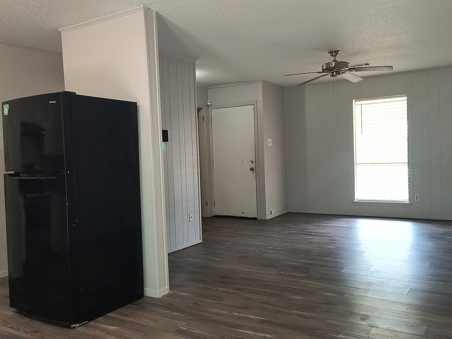2203 Crestwood Drive - 1 — Photo 3