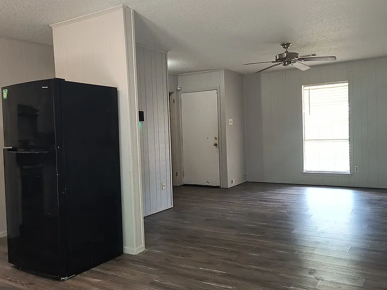 2203 Crestwood — Photo 3