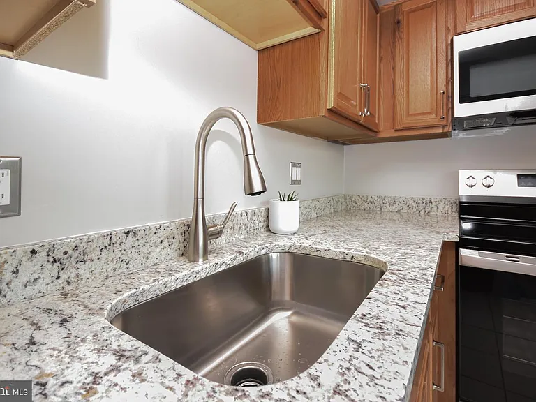 8853 Teakwood Ct — Photo 13