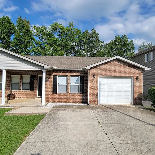 109 Eastgate Cir Photo 1