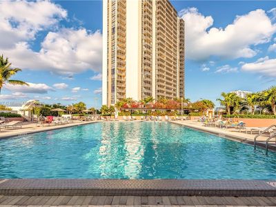 20379 W Country Club Dr APT 2336, Aventura, FL, 33180