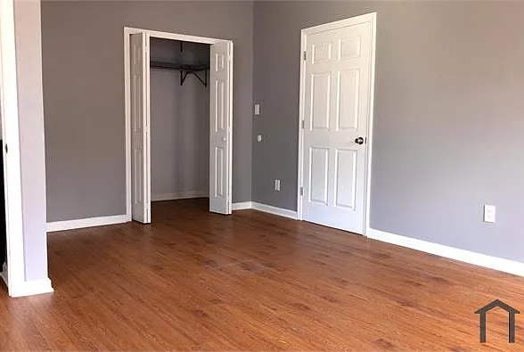 21716 Hempstead Ave — Photo 6