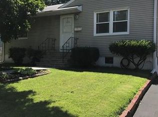 272 Old Post Rd, Edison, NJ 08817