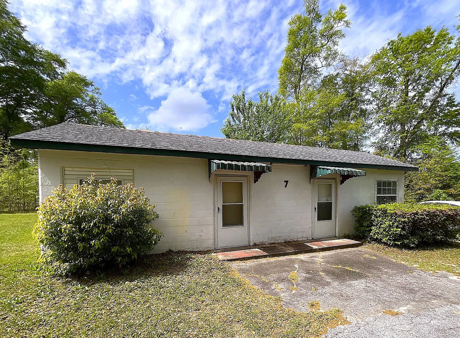 Cozy 1/1 Cottage at Hill Loop in Bonifay with Water/Sewer, Garbage, and Lawn Maintenance Included! — Photo 1