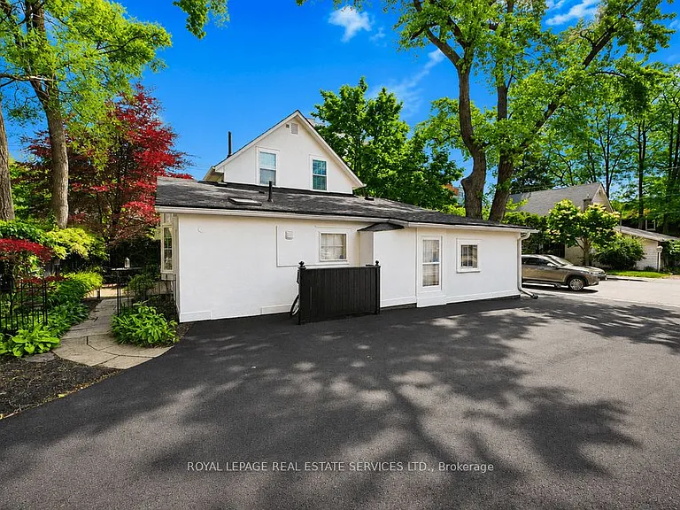 124 Chisholm St — Photo 41