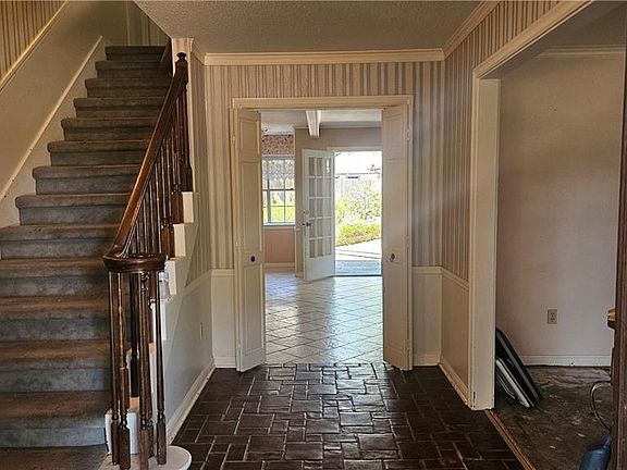 2nd image of 25 Grand Canyon Dr
