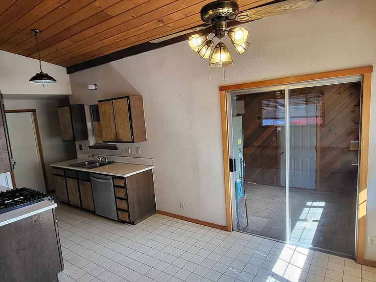 1322 NW Baltimore Ave — Photo 3