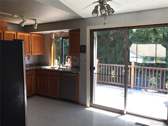 5th image of 4018 176th St SW