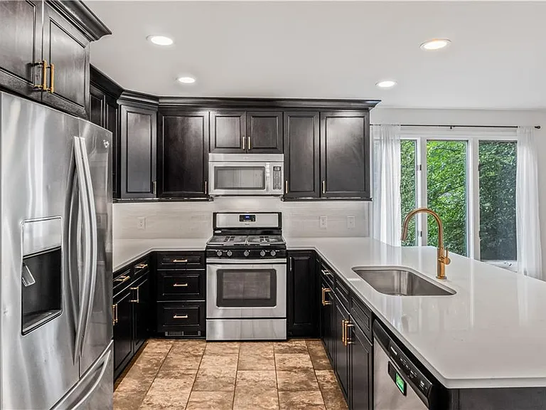 1016 Muirfield Dr — Photo 5