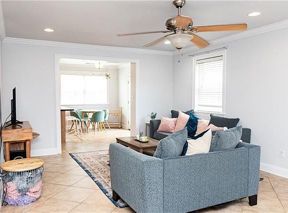 3rd image of 6016 Bellaire Dr