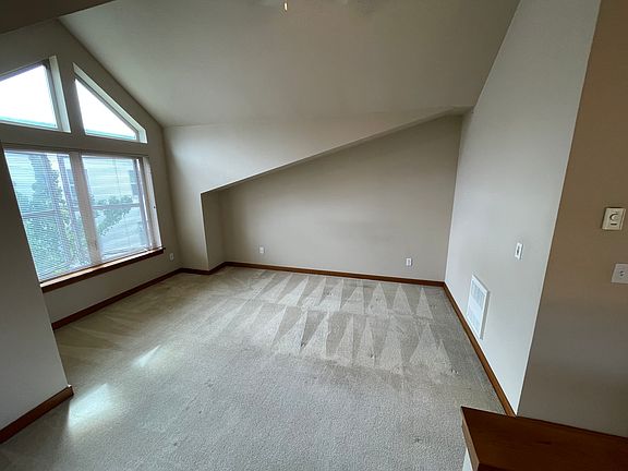 5th image of 718C Nob Hill Ave N #C